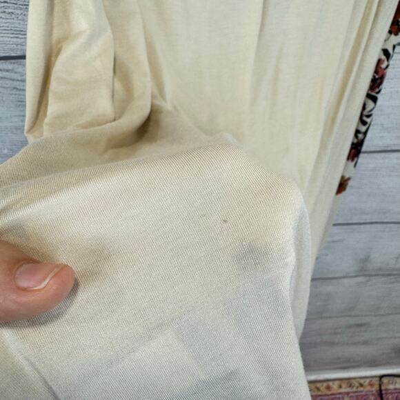 Torrid Plus Size Cream Floral Sleeveless Blouse Size 4X - Picture 12 of 12